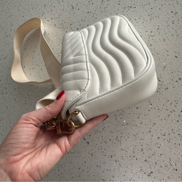 Louis Vuitton White Quilted Bag with Gold Accents - Picture 4 of 15